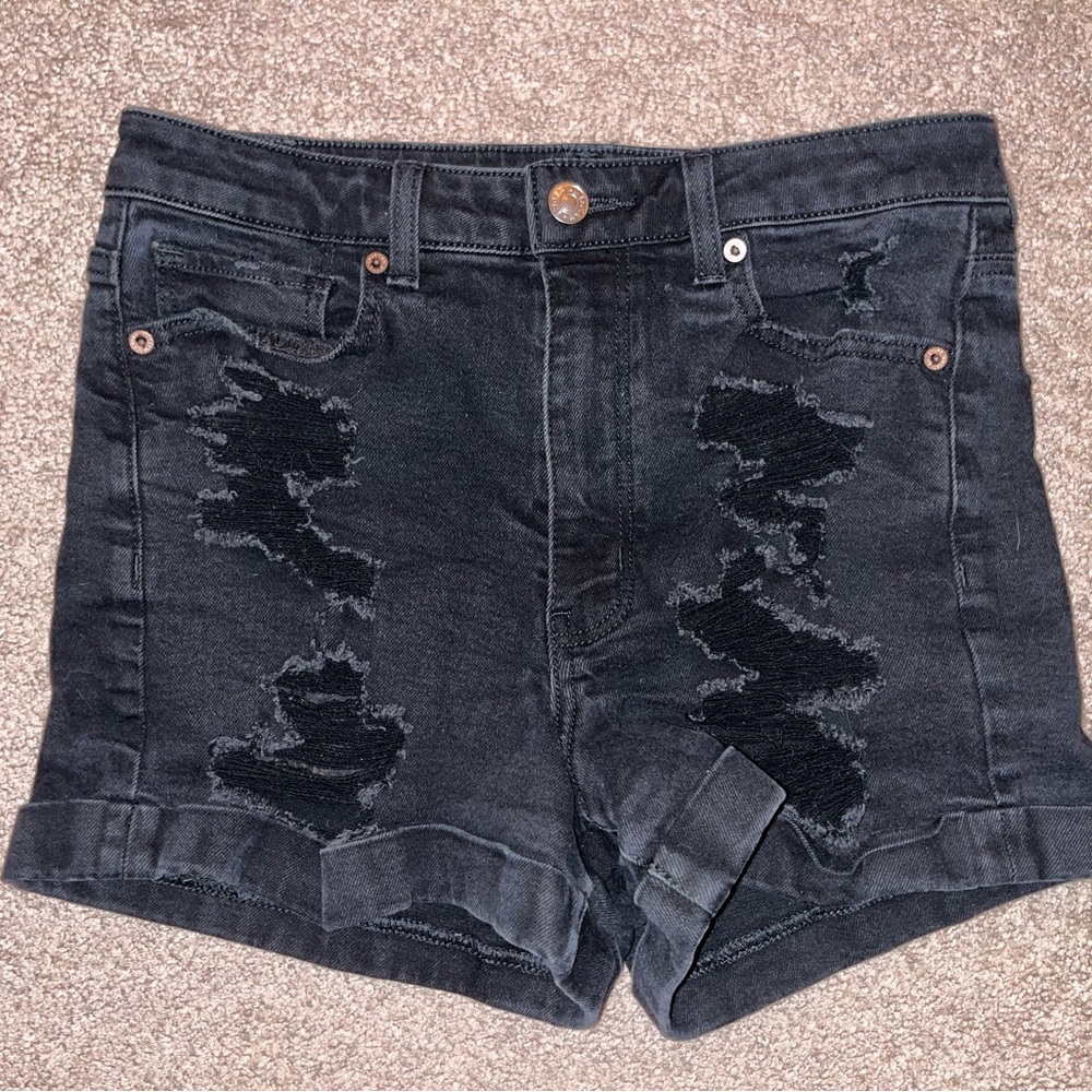 Black “Boyfriend” American Eagle shorts